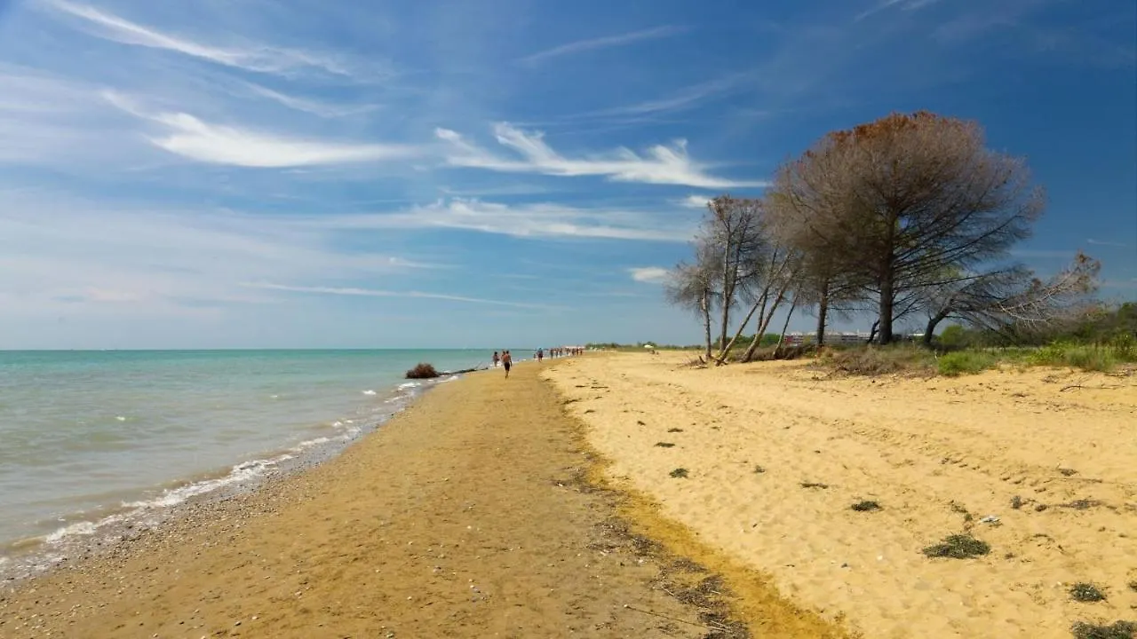 Seaside Serenity In Our 1 Bedroom Apartment Bibione 0*,  Italia